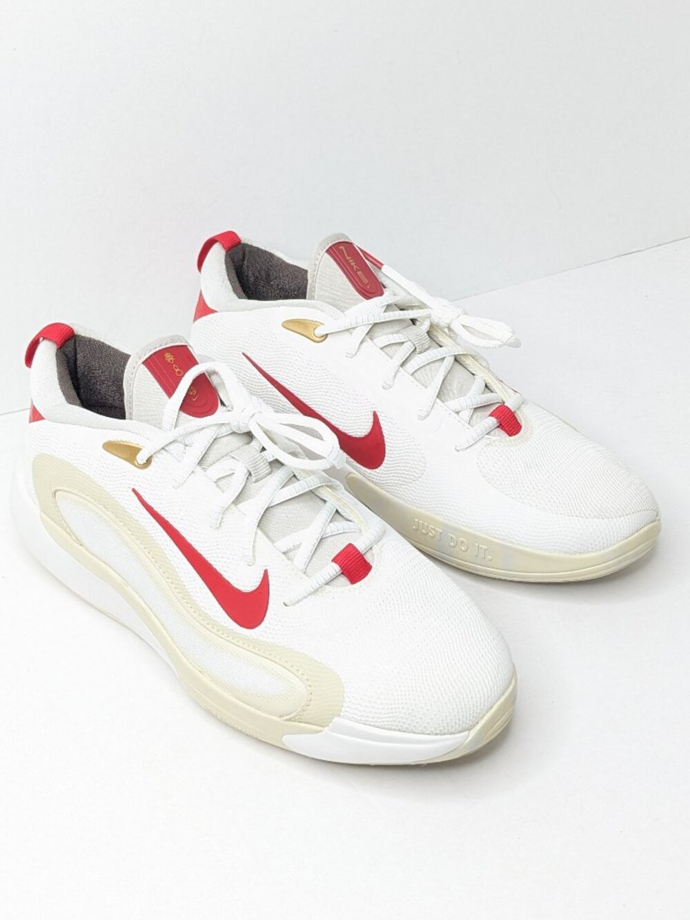 Nike IsoFly GS Low Basketball Sneakers White Cream Red Big Kids 7